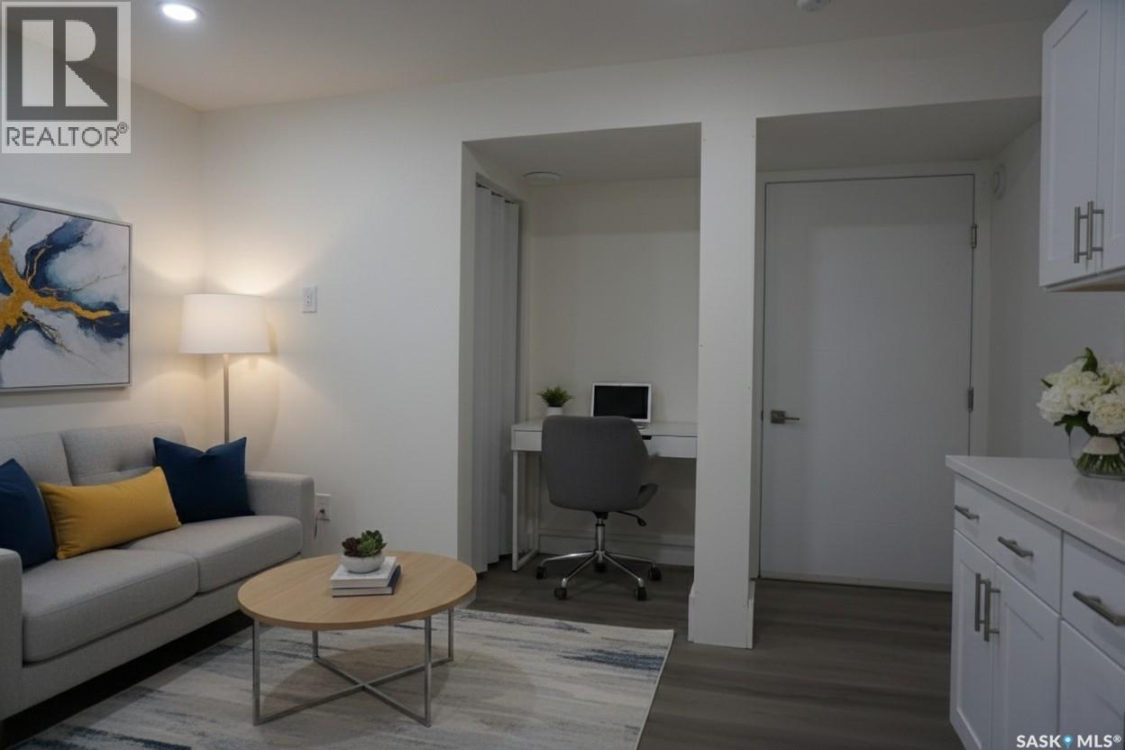 81 Mcnab Crescent, Regina, SK - Indoor Photo Showing Living Room