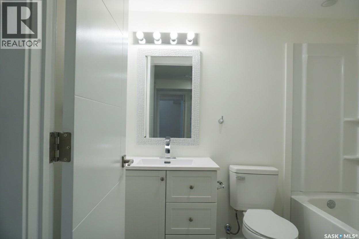 81 Mcnab Crescent, Regina, SK - Indoor Photo Showing Bathroom