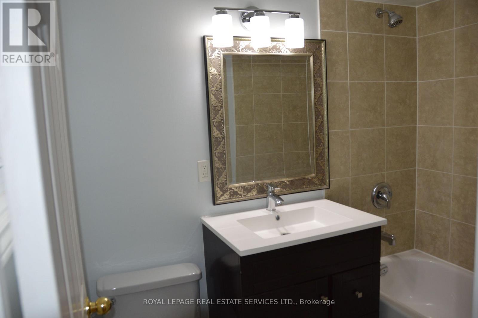 24 - 280 Limeridge Road E, Hamilton, ON - Indoor Photo Showing Bathroom