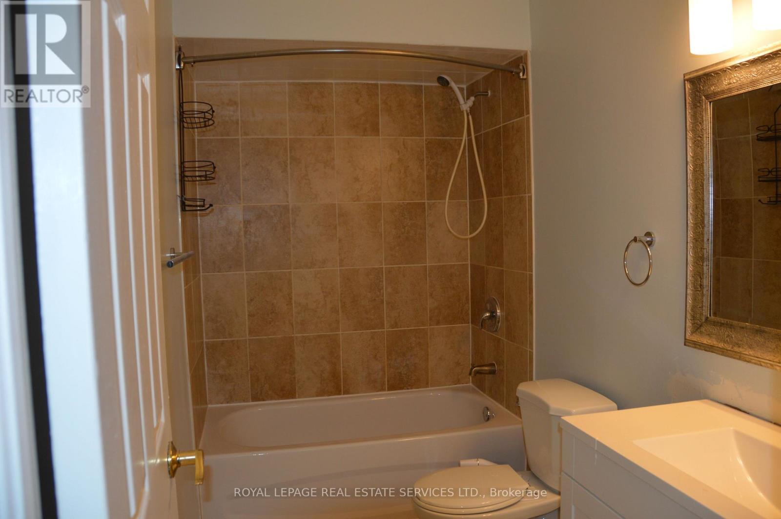 24 - 280 Limeridge Road E, Hamilton, ON - Indoor Photo Showing Bathroom