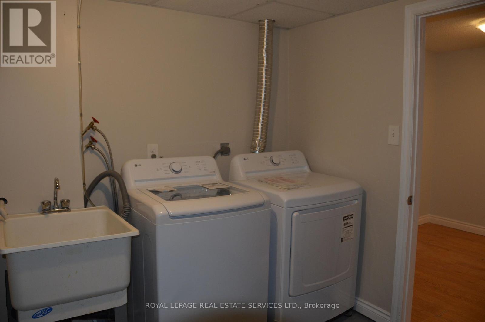 24 - 280 Limeridge Road E, Hamilton, ON - Indoor Photo Showing Laundry Room