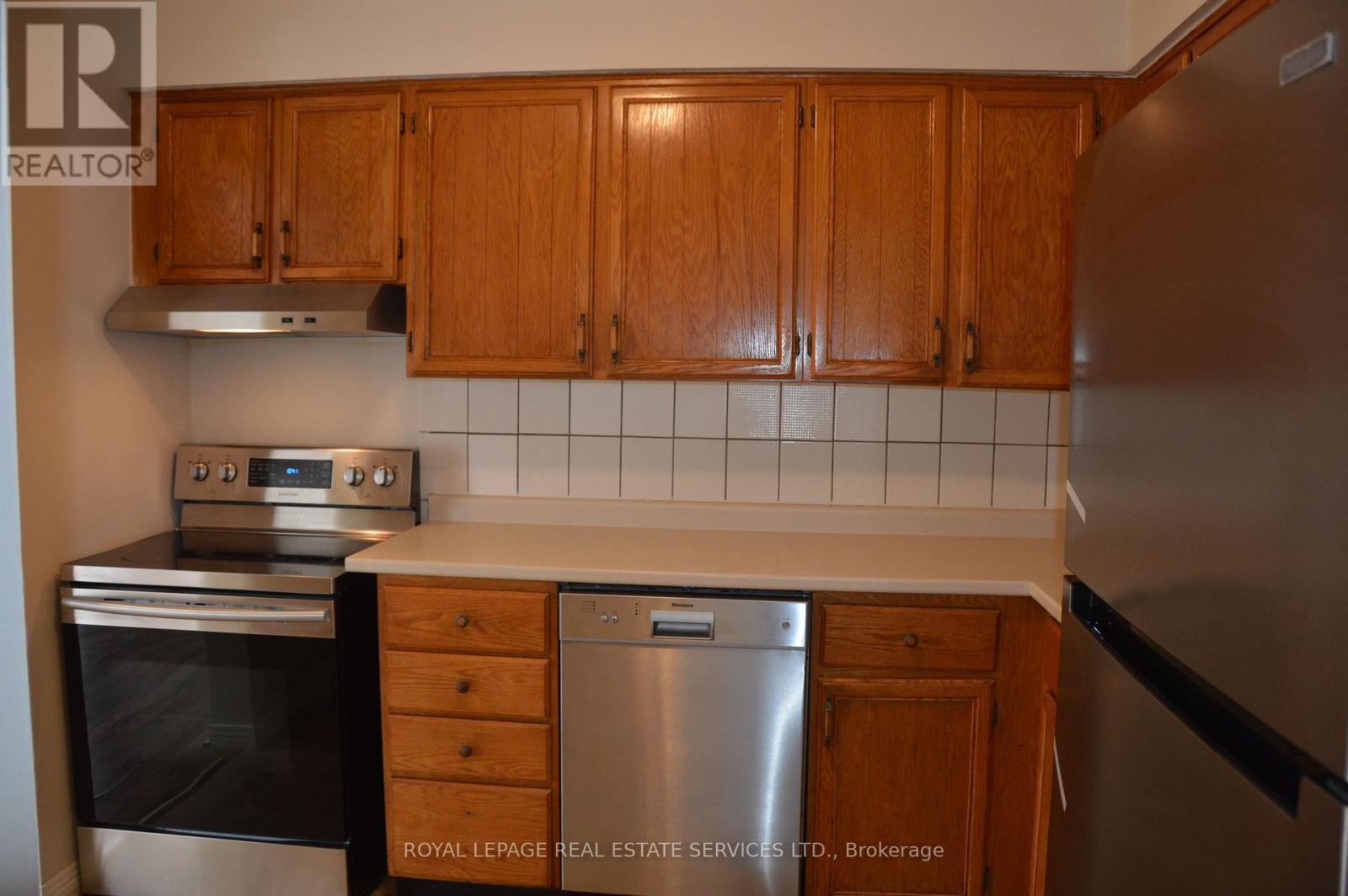 24 - 280 Limeridge Road E, Hamilton, ON - Indoor Photo Showing Kitchen