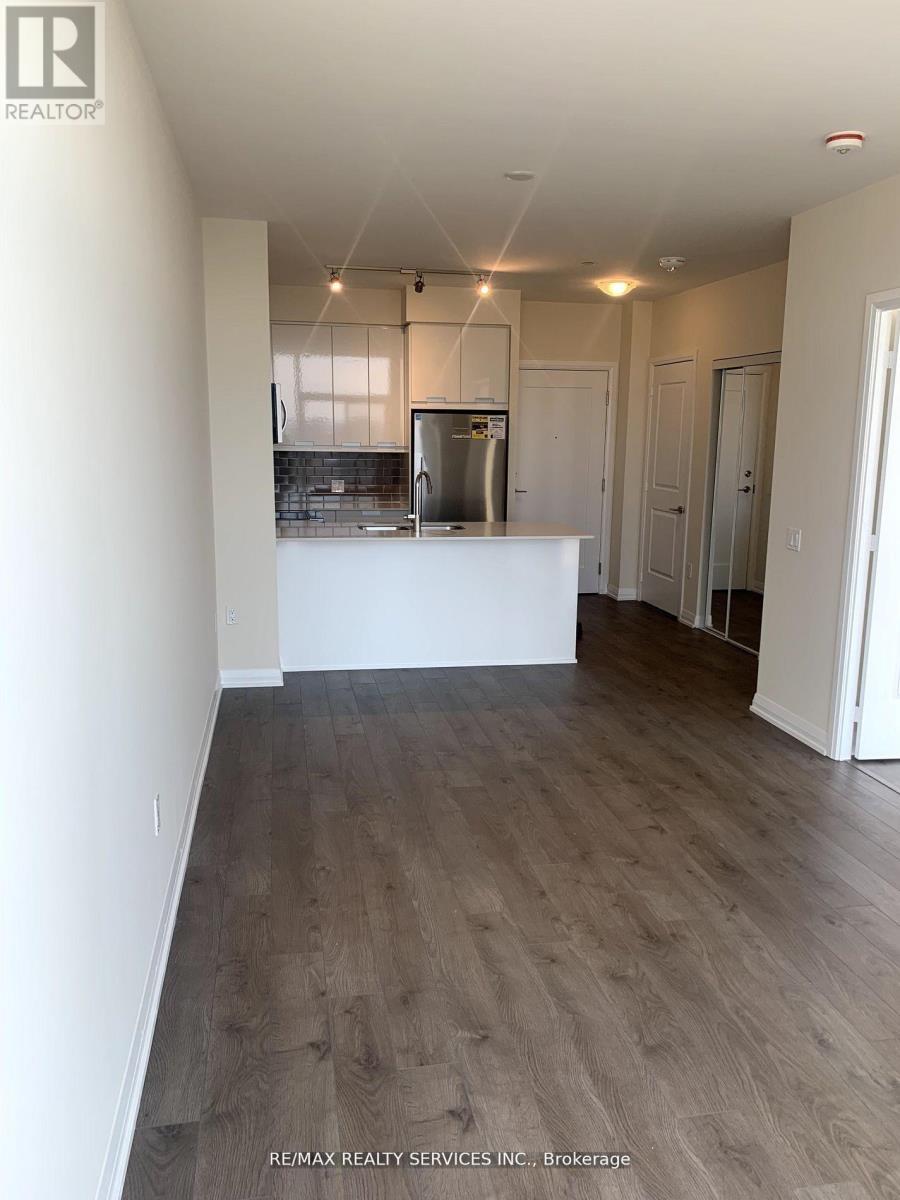 1620 - 35 Watergarden Drive, Mississauga, ON - Indoor Photo Showing Kitchen