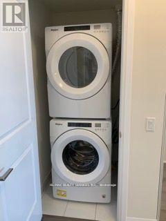 1620 - 35 Watergarden Drive, Mississauga, ON - Indoor Photo Showing Laundry Room