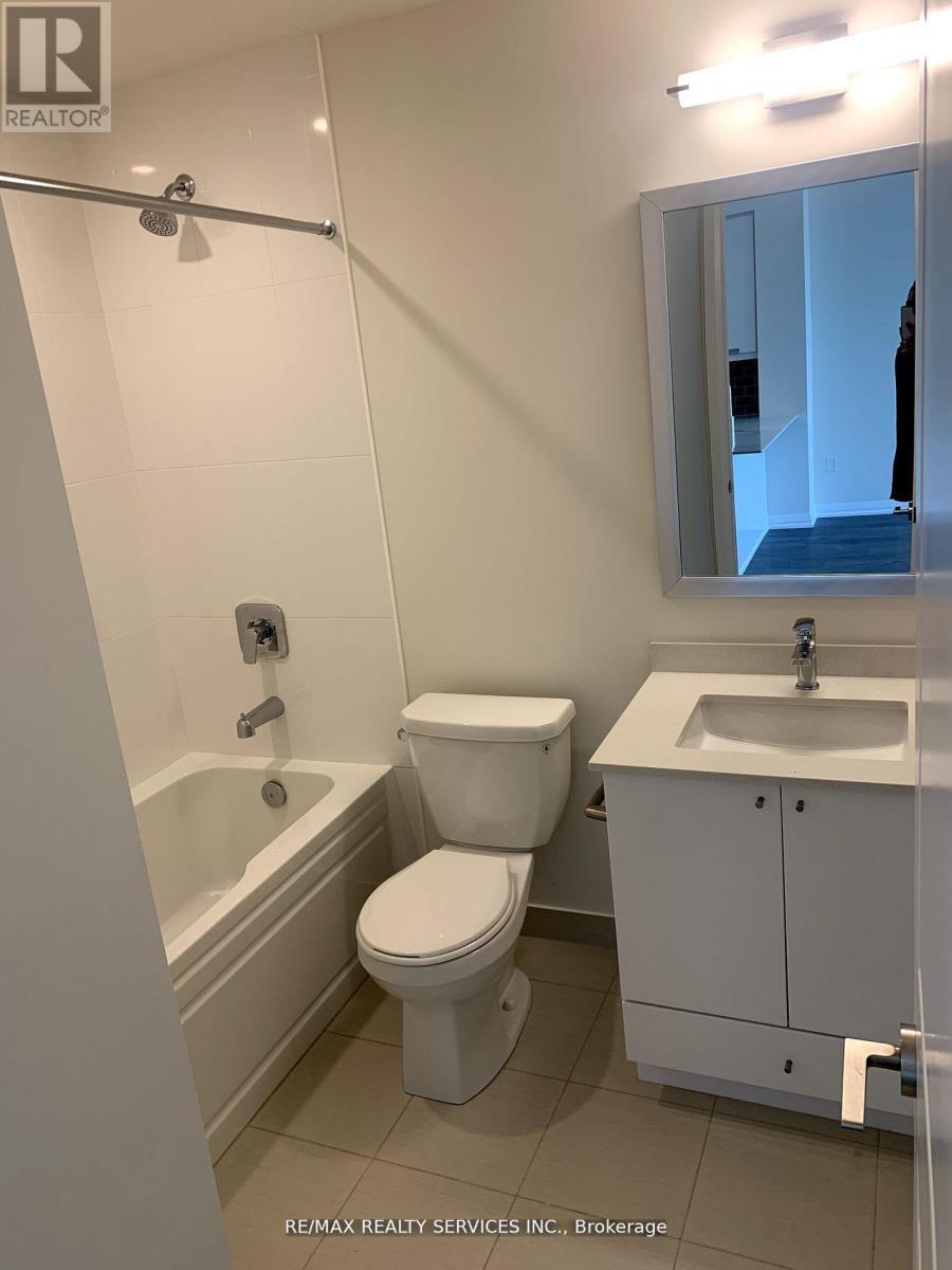 1620 - 35 Watergarden Drive, Mississauga, ON - Indoor Photo Showing Bathroom