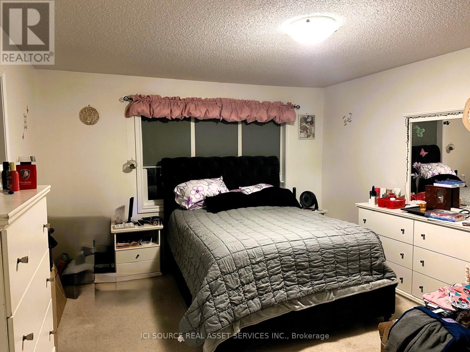 29 Tabaret Crescent, Oshawa, ON - Indoor Photo Showing Bedroom