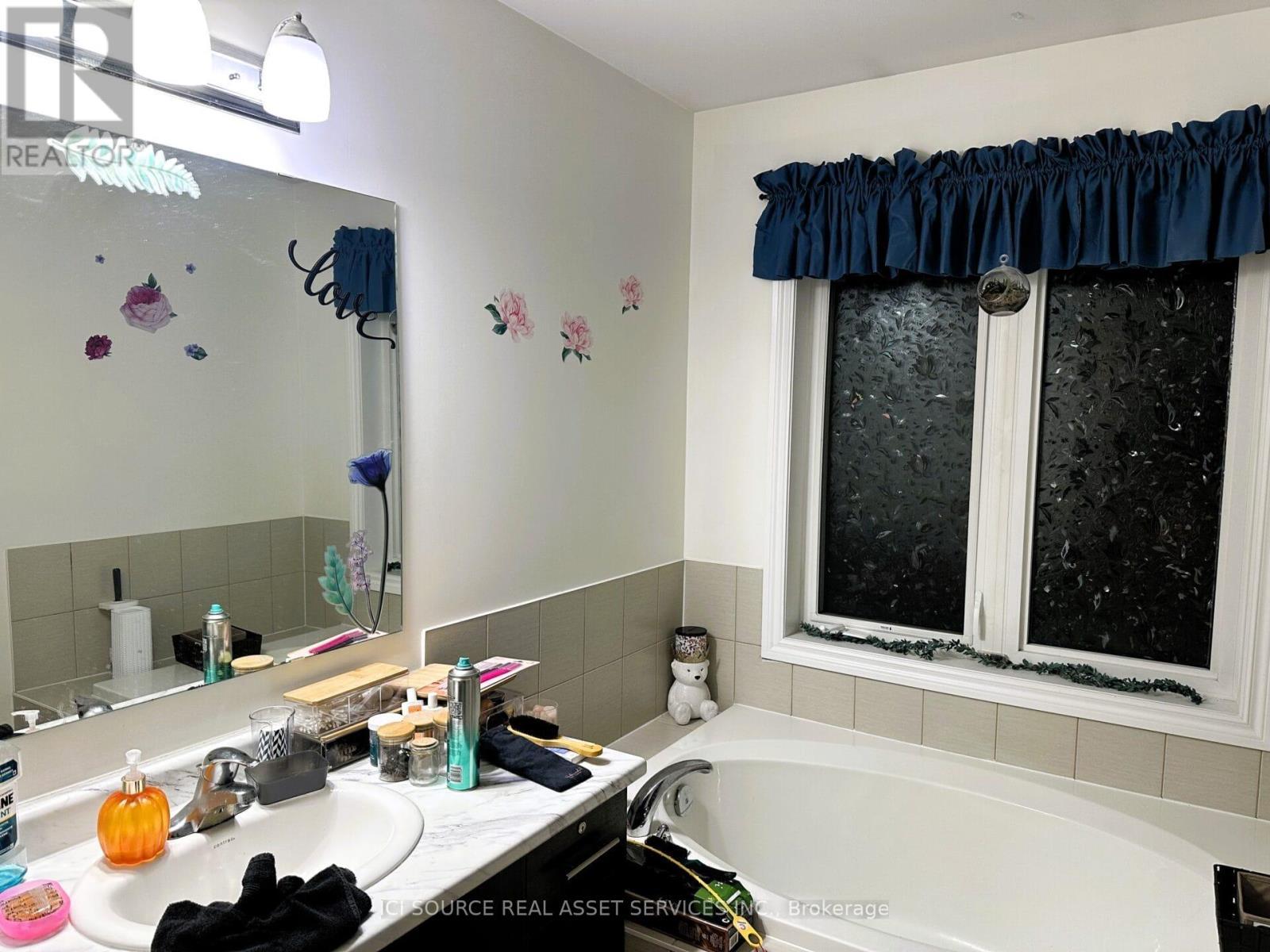 29 Tabaret Crescent, Oshawa, ON - Indoor Photo Showing Bathroom