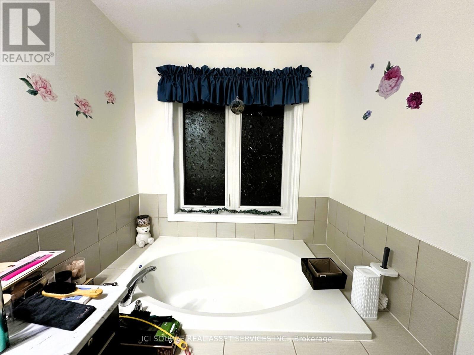 29 Tabaret Crescent, Oshawa, ON - Indoor Photo Showing Bathroom