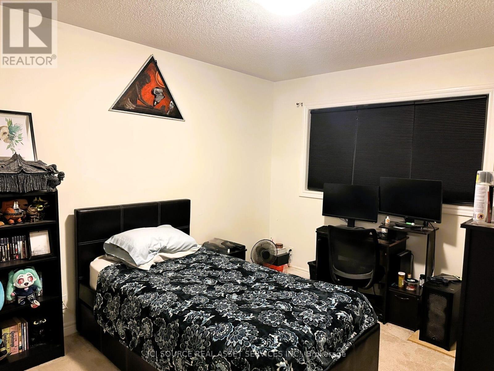 29 Tabaret Crescent, Oshawa, ON - Indoor Photo Showing Bedroom