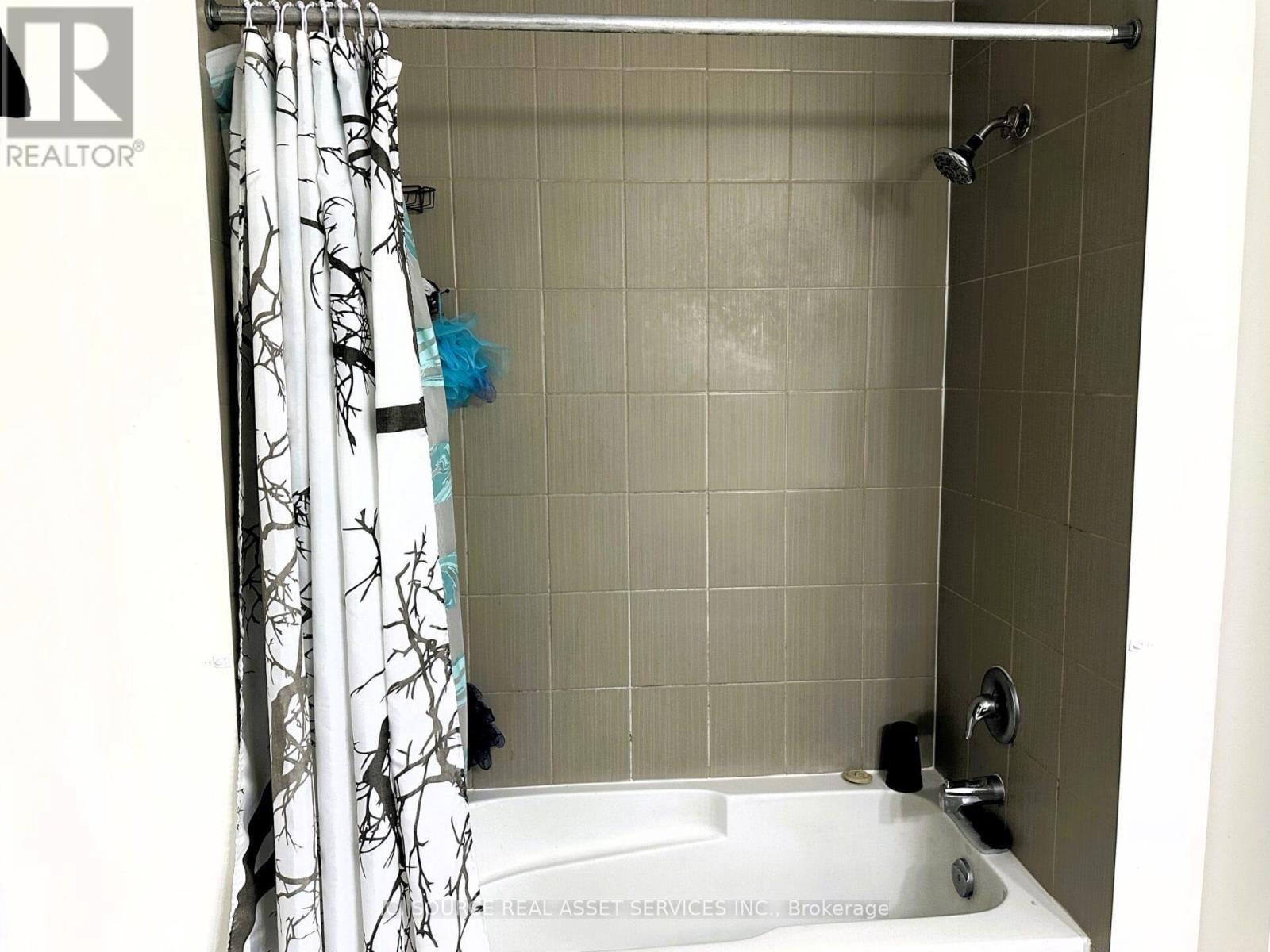 29 Tabaret Crescent, Oshawa, ON - Indoor Photo Showing Bathroom