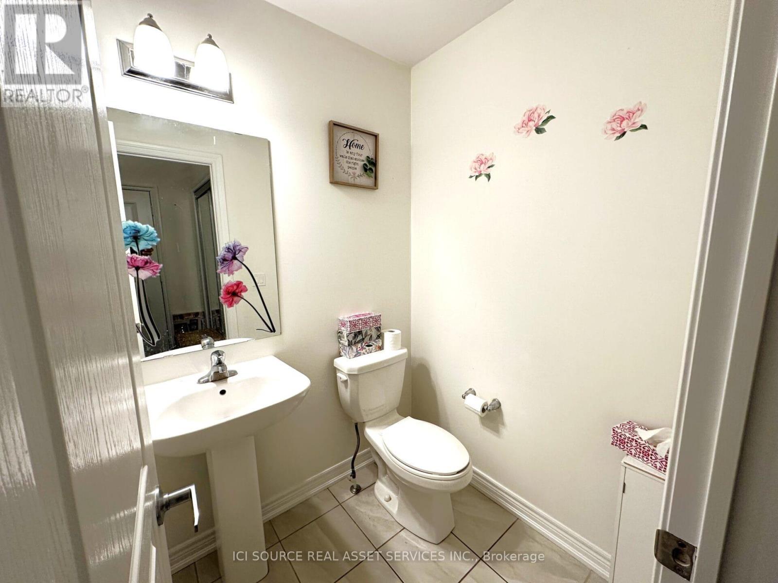 29 Tabaret Crescent, Oshawa, ON - Indoor Photo Showing Bathroom