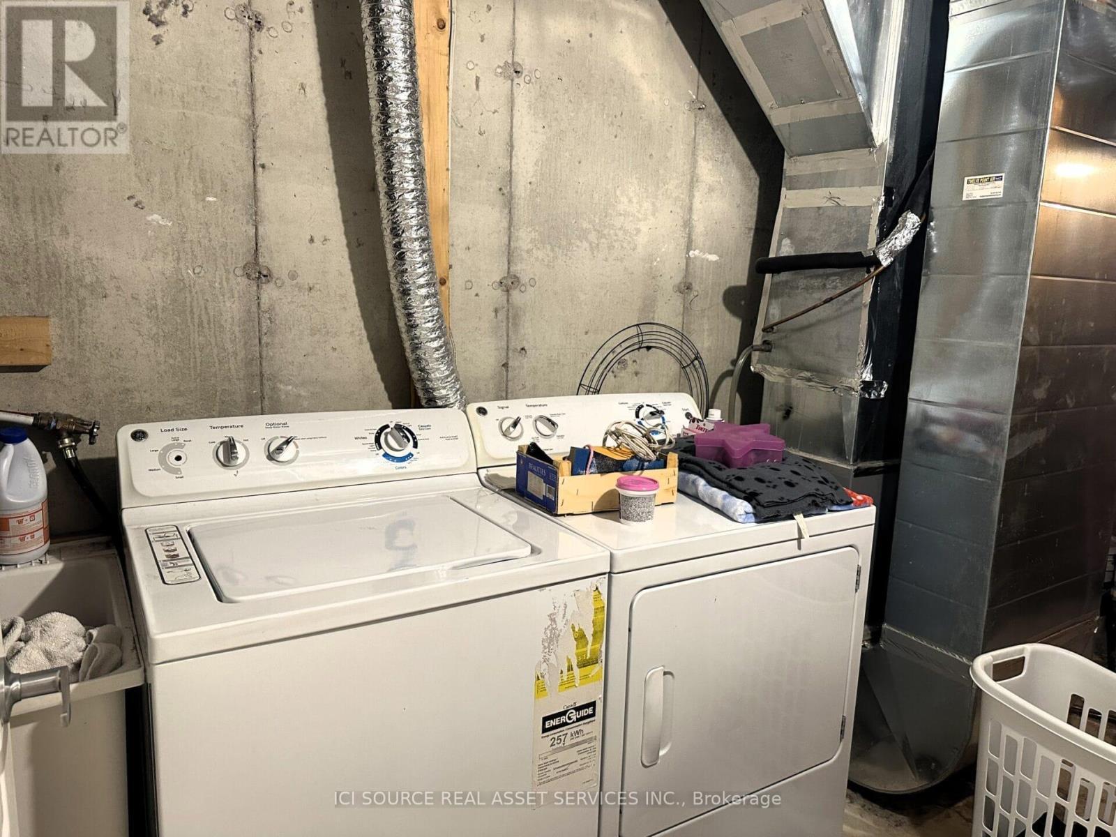 29 Tabaret Crescent, Oshawa, ON - Indoor Photo Showing Laundry Room