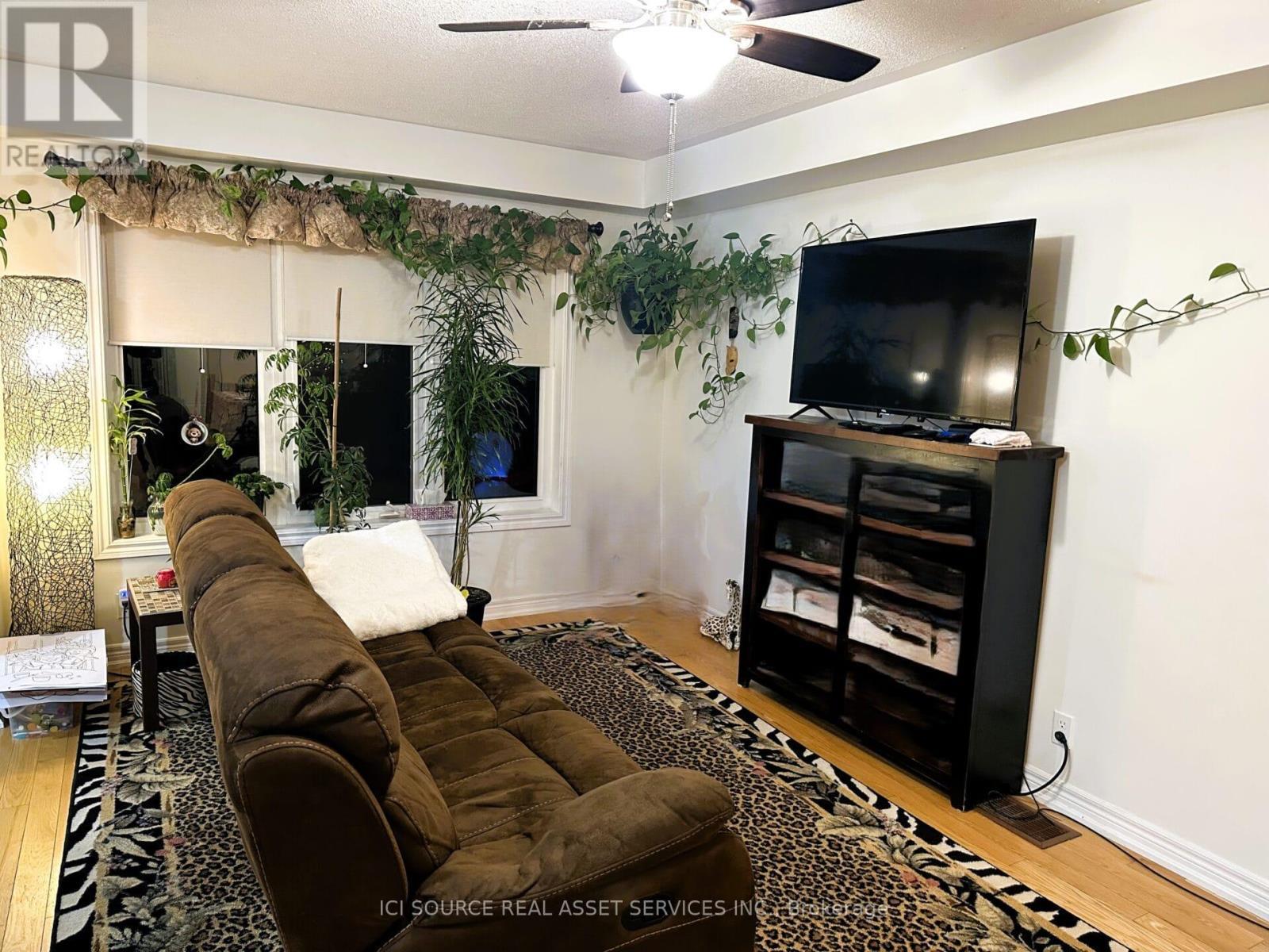 29 Tabaret Crescent, Oshawa, ON - Indoor Photo Showing Other Room