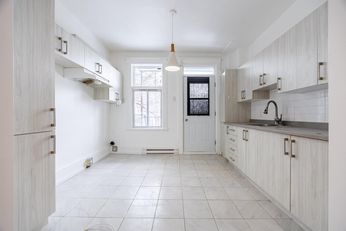 Kitchen - 8434 Rue St-Denis, Montréal (Villeray/Saint-Michel/Parc-Extension), QC - Indoor Photo Showing Kitchen
