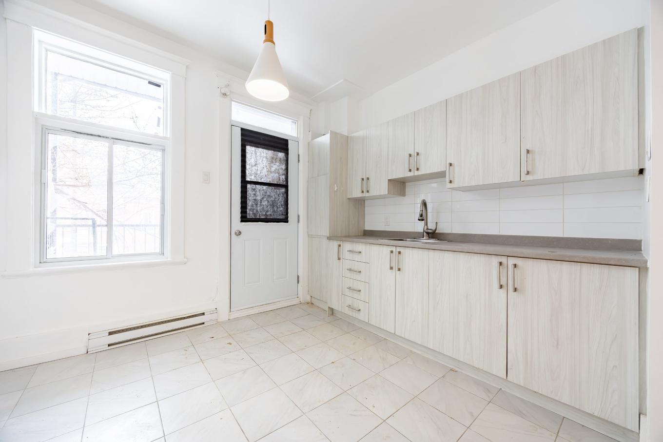 Kitchen - 8434 Rue St-Denis, Montréal (Villeray/Saint-Michel/Parc-Extension), QC - Indoor Photo Showing Kitchen