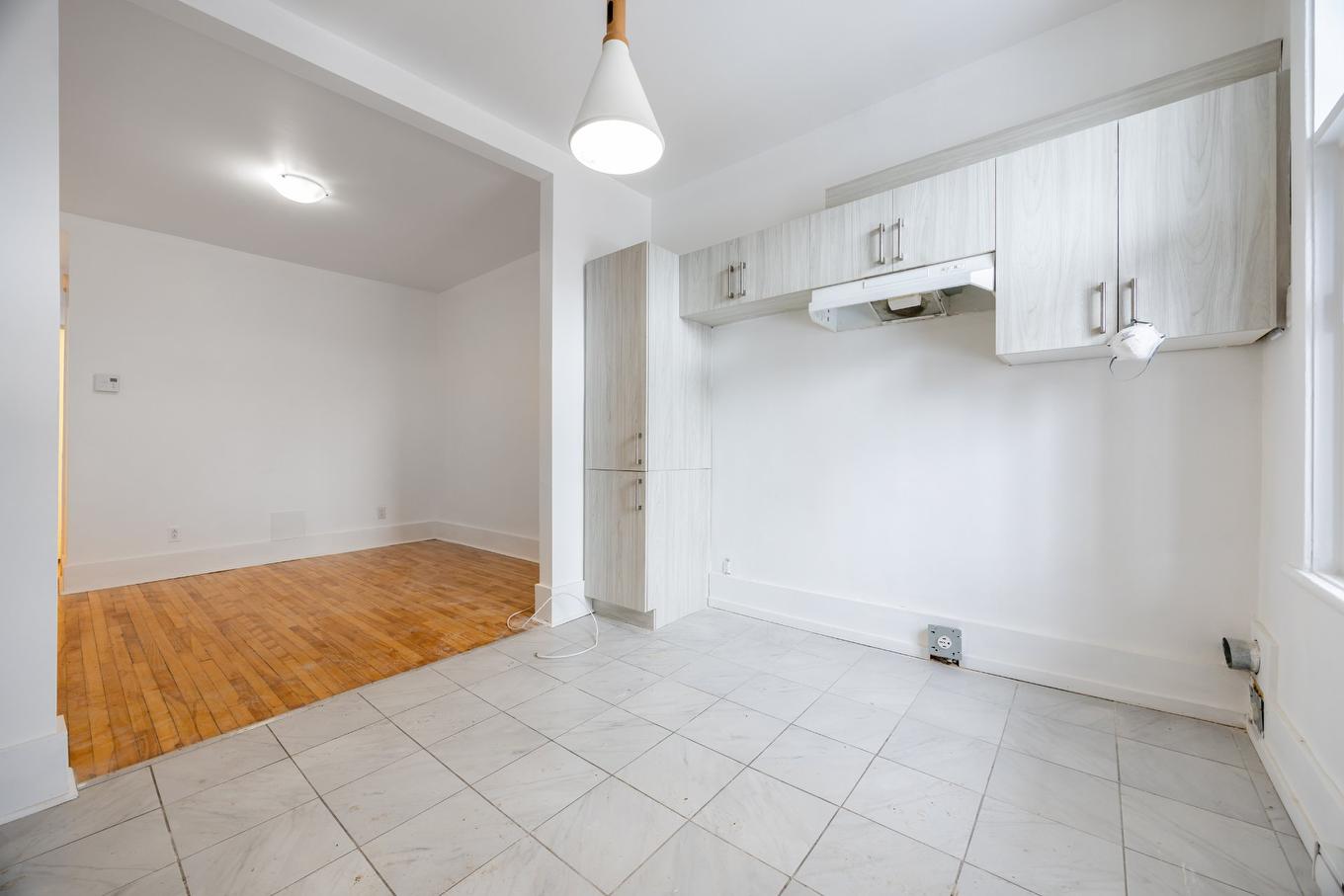 Kitchen - 8434 Rue St-Denis, Montréal (Villeray/Saint-Michel/Parc-Extension), QC - Indoor Photo Showing Other Room