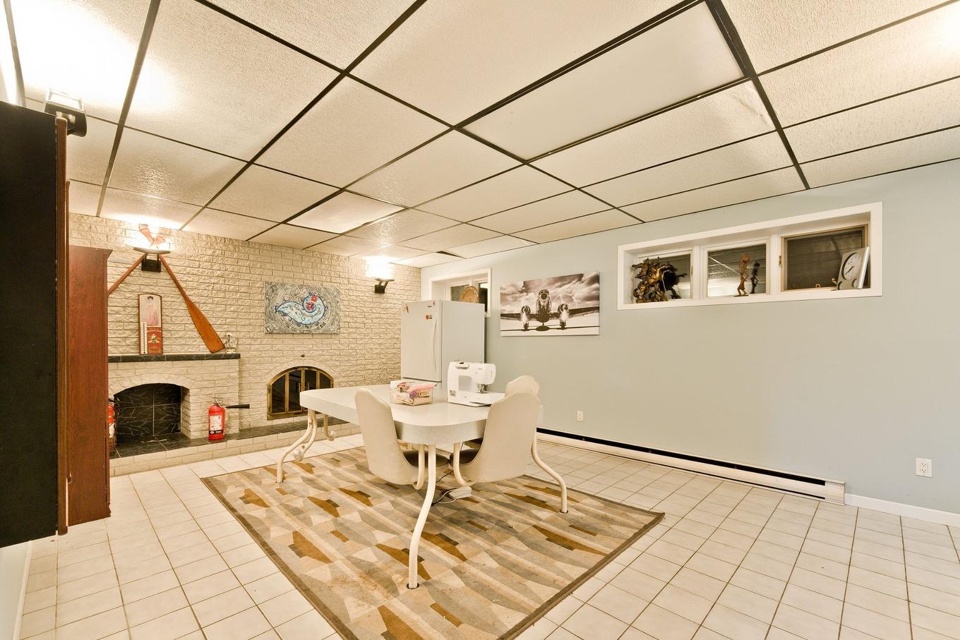 Salle familiale - 850 Av. Du Parc, Sherbrooke (Brompton/Rock Forest/Saint-Élie/Deauville), QC - Indoor Photo Showing Other Room