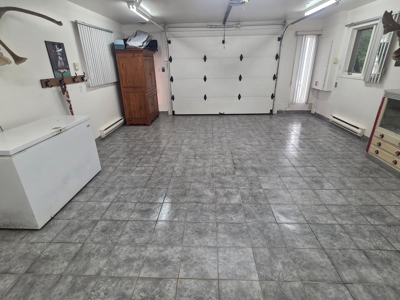 Garage - 850 Av. Du Parc, Sherbrooke (Brompton/Rock Forest/Saint-Élie/Deauville), QC - Indoor Photo Showing Garage