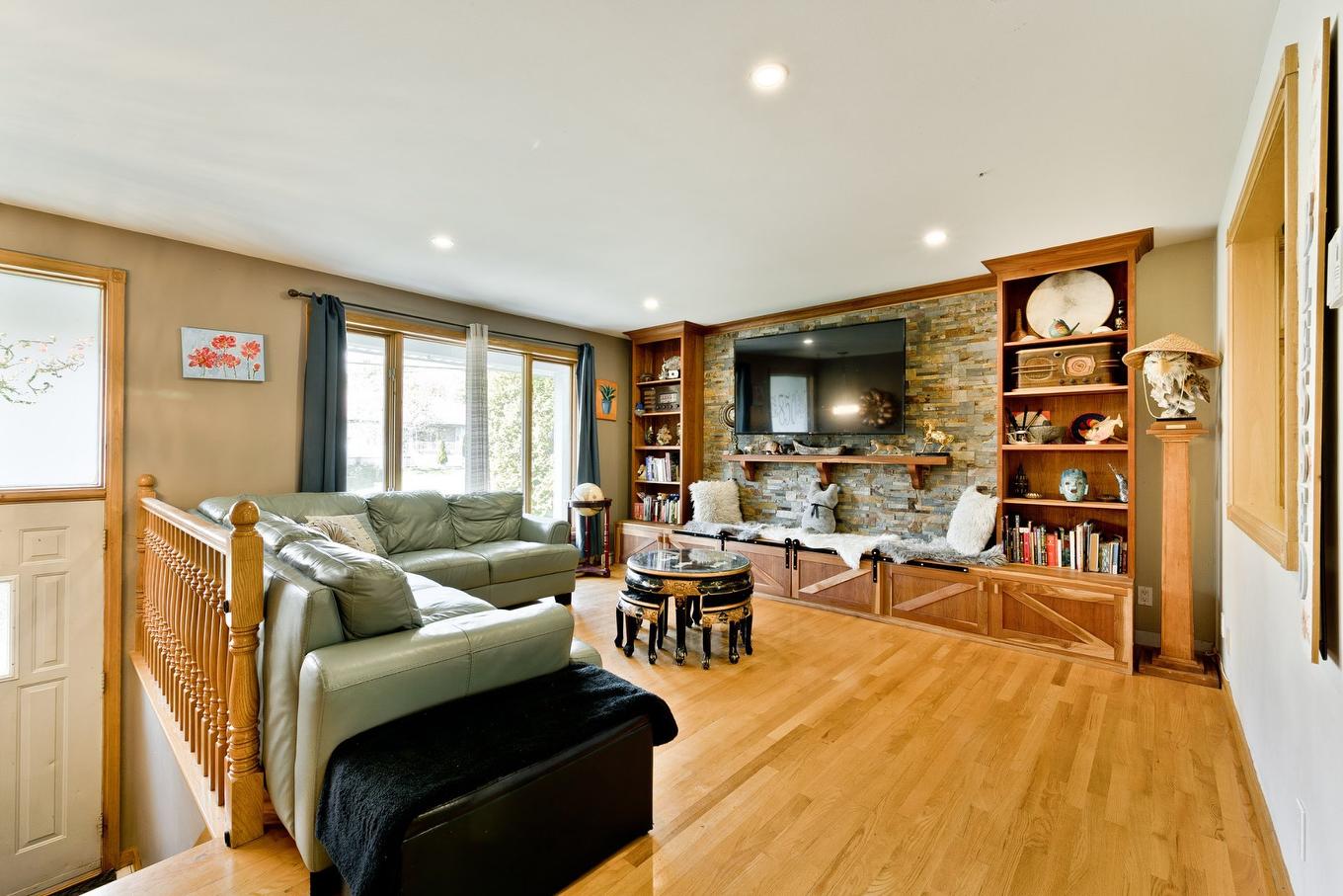 Salon - 850 Av. Du Parc, Sherbrooke (Brompton/Rock Forest/Saint-Élie/Deauville), QC - Indoor Photo Showing Living Room
