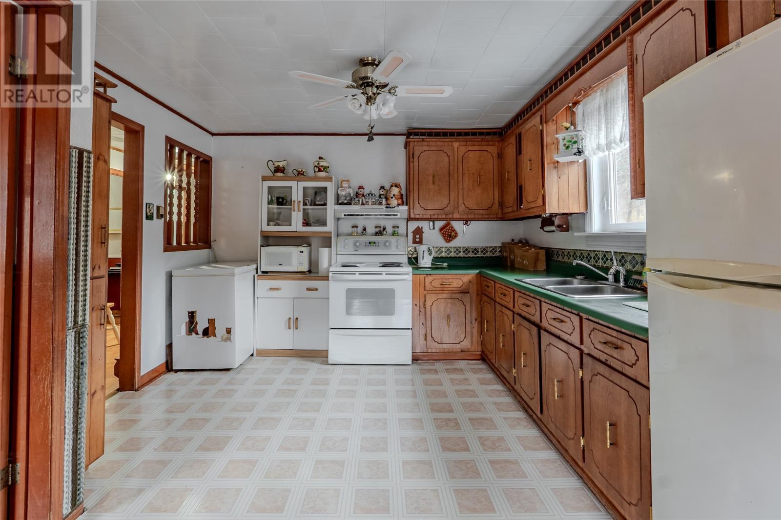 206 Admirals Cove Road, Admirals Cove, NL - Indoor Photo Showing Kitchen With Double Sink