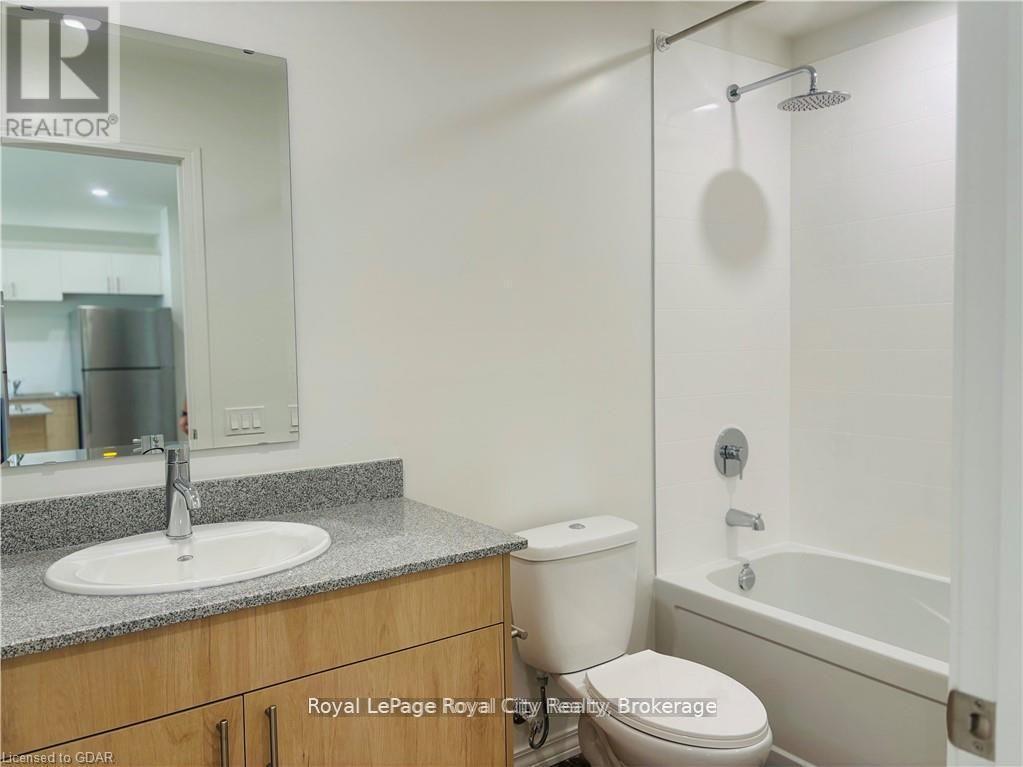 311B - 181 Elmira Road S, Guelph (Willow West/Sugarbush/West Acres), ON - Indoor Photo Showing Bathroom