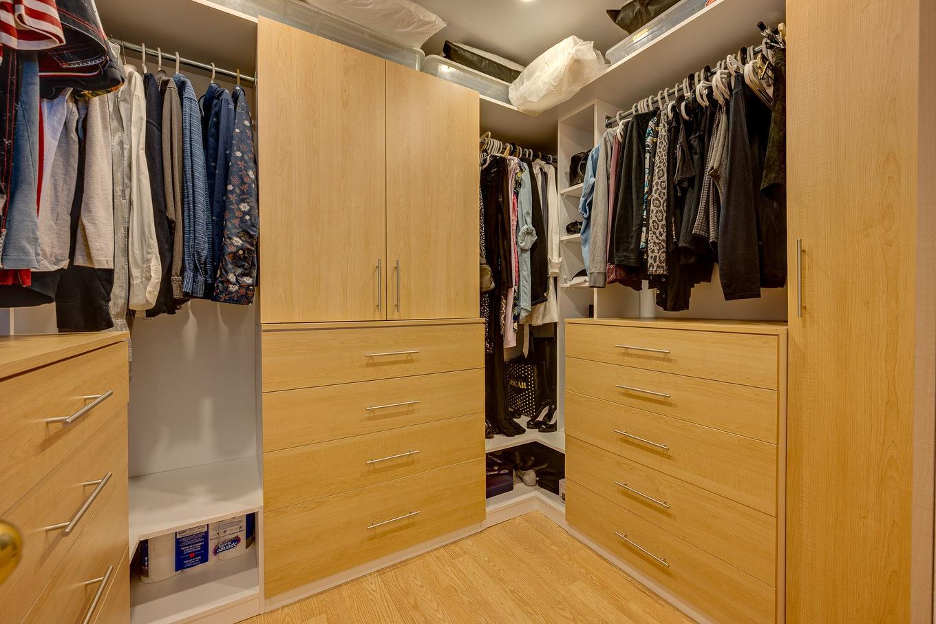 Penderie (Walk-in) - 636 Ch. Des Frênes, Piedmont, QC - Indoor With Storage