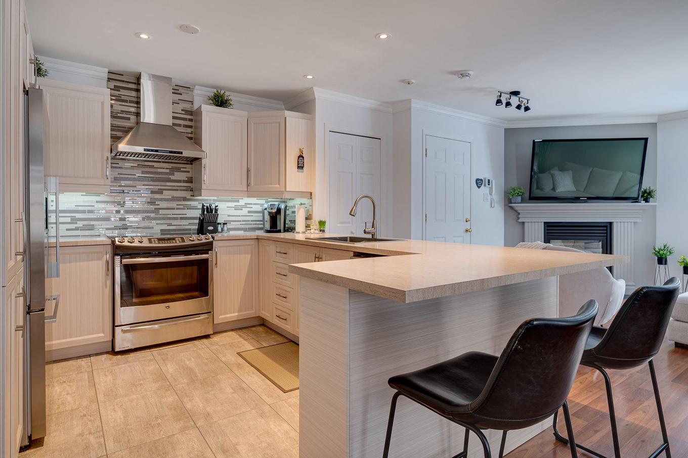 Cuisine - 636 Ch. Des Frênes, Piedmont, QC - Indoor Photo Showing Kitchen With Upgraded Kitchen