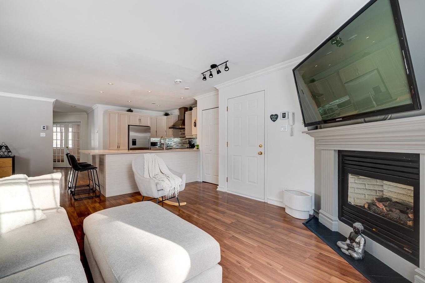 Salon - 636 Ch. Des Frênes, Piedmont, QC - Indoor Photo Showing Living Room With Fireplace