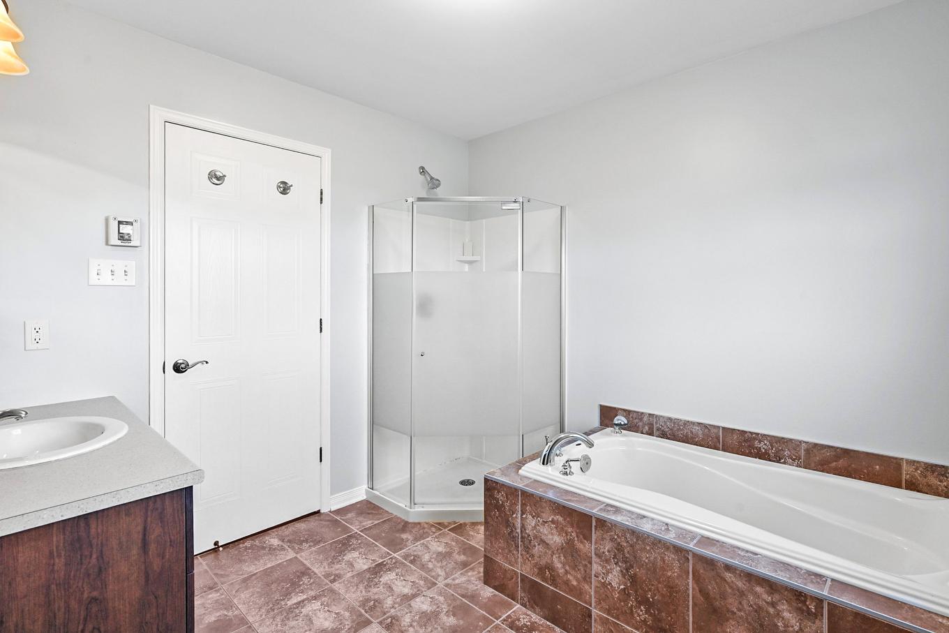 Salle de bains - 37 Rue De L'Émeraude, Saint-Jean-Sur-Richelieu, QC - Indoor Photo Showing Bathroom