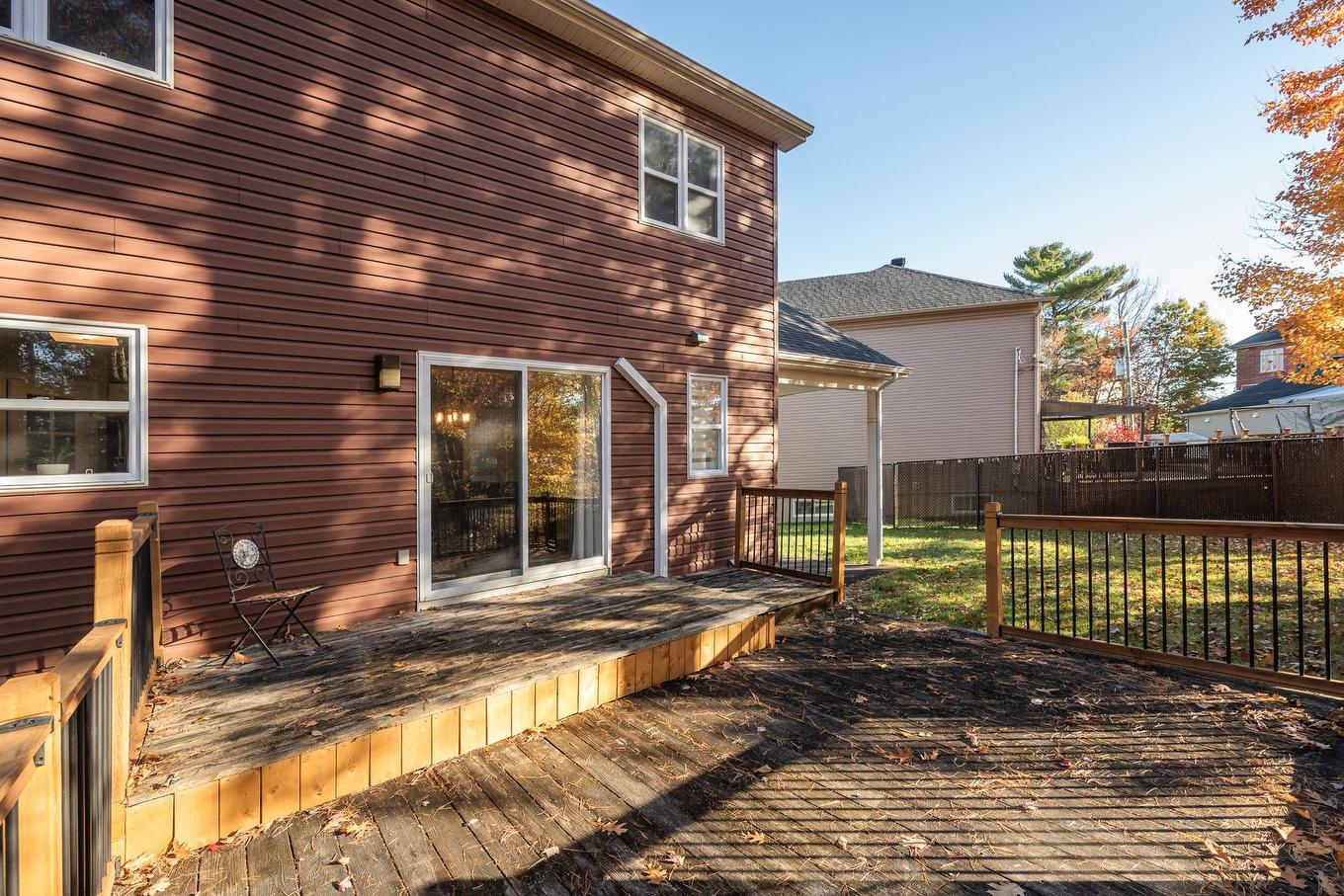 Terrasse - 37 Rue De L'Émeraude, Saint-Jean-Sur-Richelieu, QC - Outdoor With Exterior