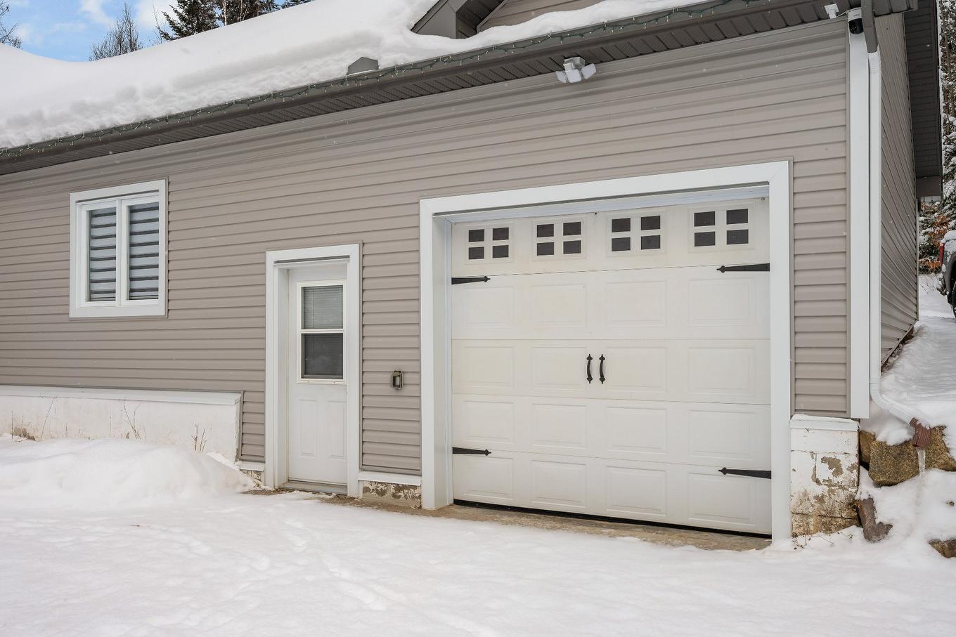 Garage - 3 Imp. Des Samares, Lac-Supérieur, QC - Outdoor With Exterior
