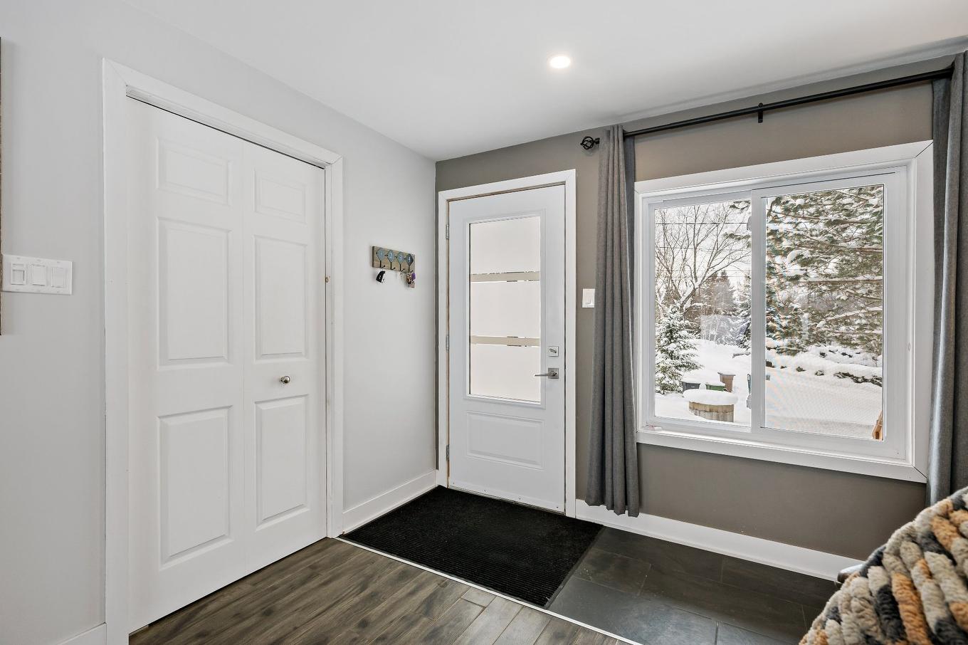 Hall d'entrée/Vestibule - 3 Imp. Des Samares, Lac-Supérieur, QC - Indoor