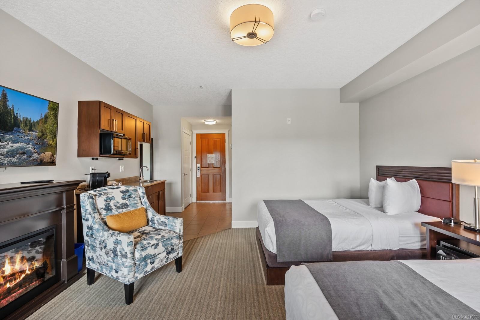 208A-D-1730 Riverside Lane, Courtenay, BC - Indoor Photo Showing Bedroom