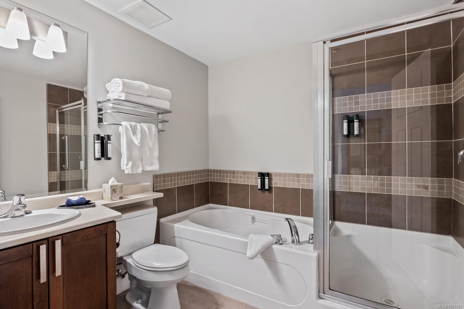 208A-D-1730 Riverside Lane, Courtenay, BC - Indoor Photo Showing Bathroom
