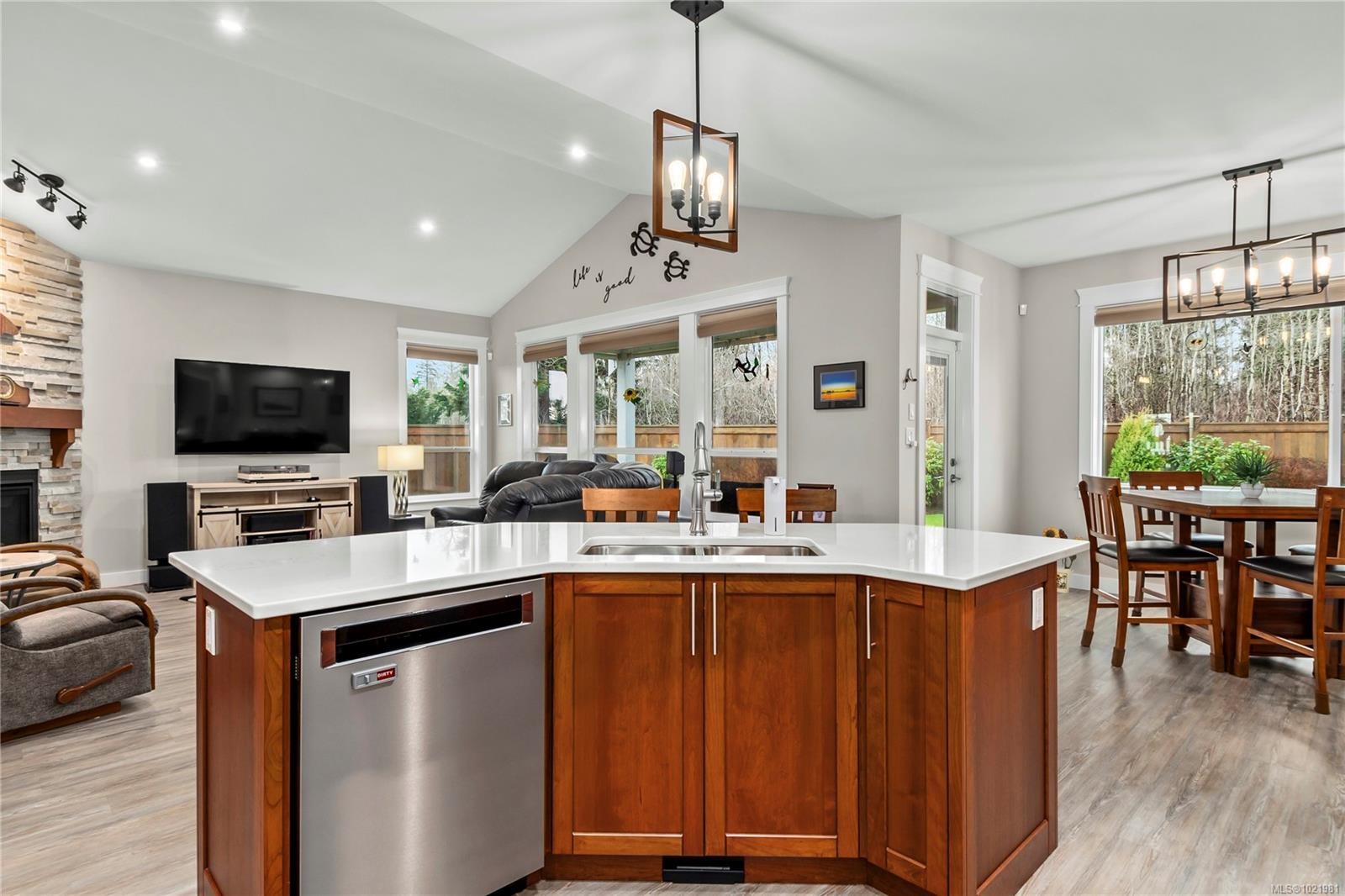 15 Nikola Rd, Campbell River, BC