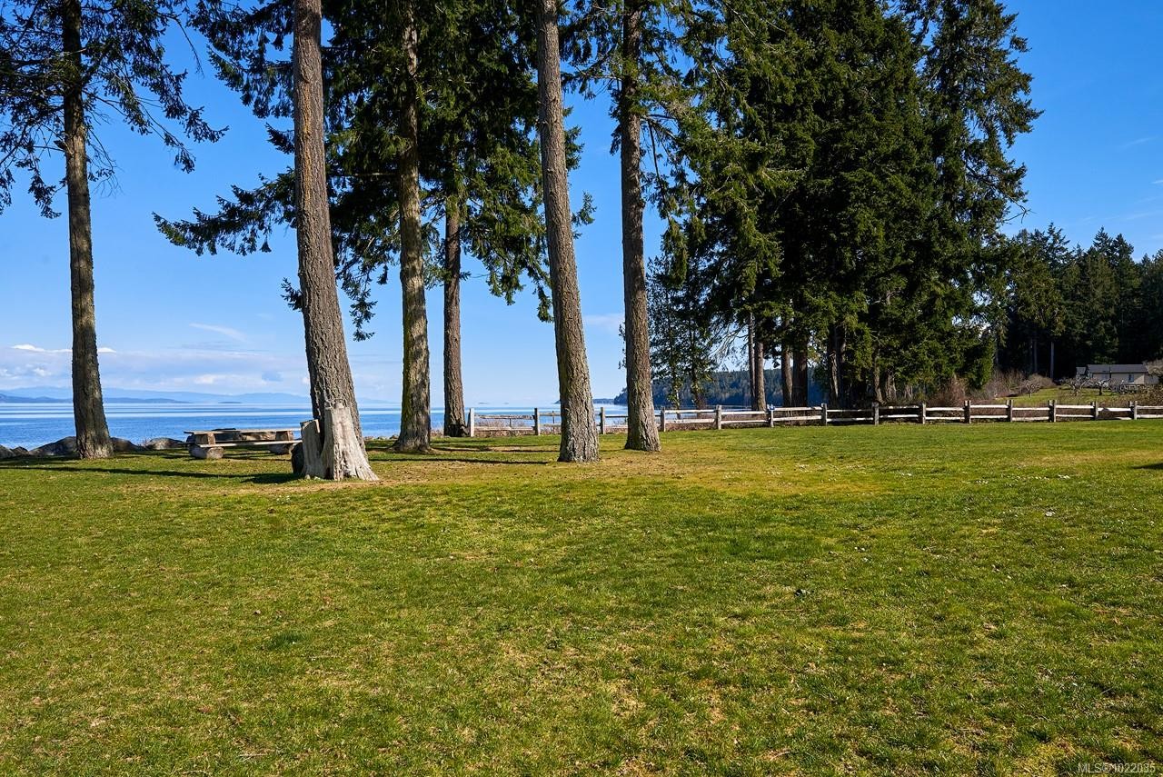 45-5251 Island Hwy West, Qualicum Beach, BC