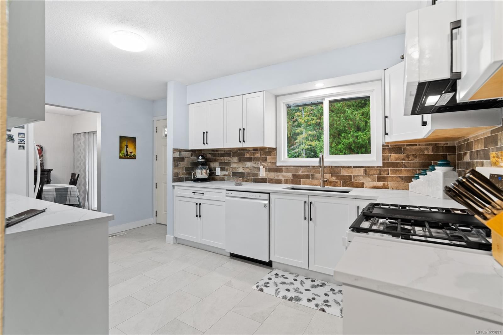 7554 Superior Rd, Lantzville, BC