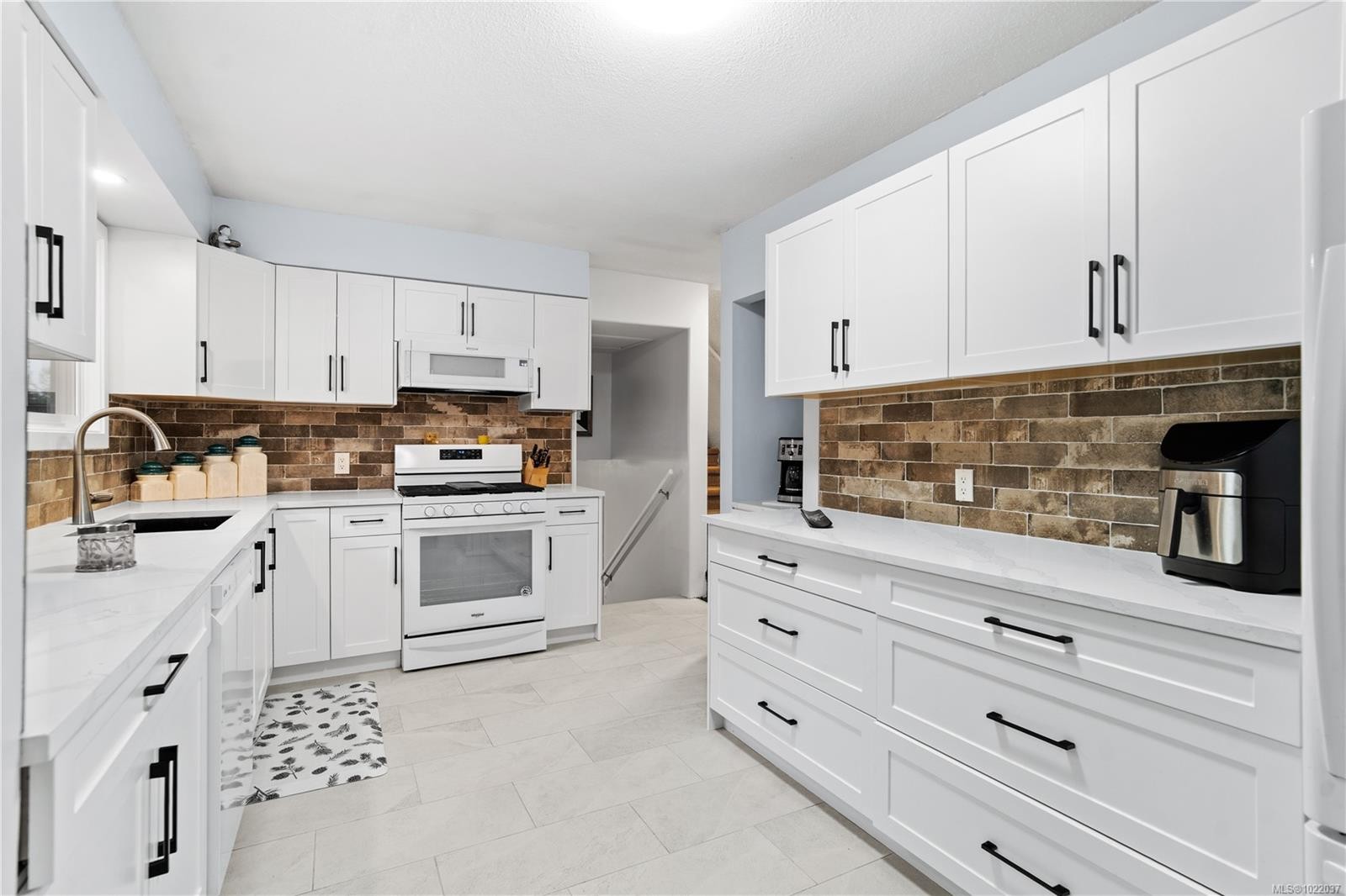 7554 Superior Rd, Lantzville, BC