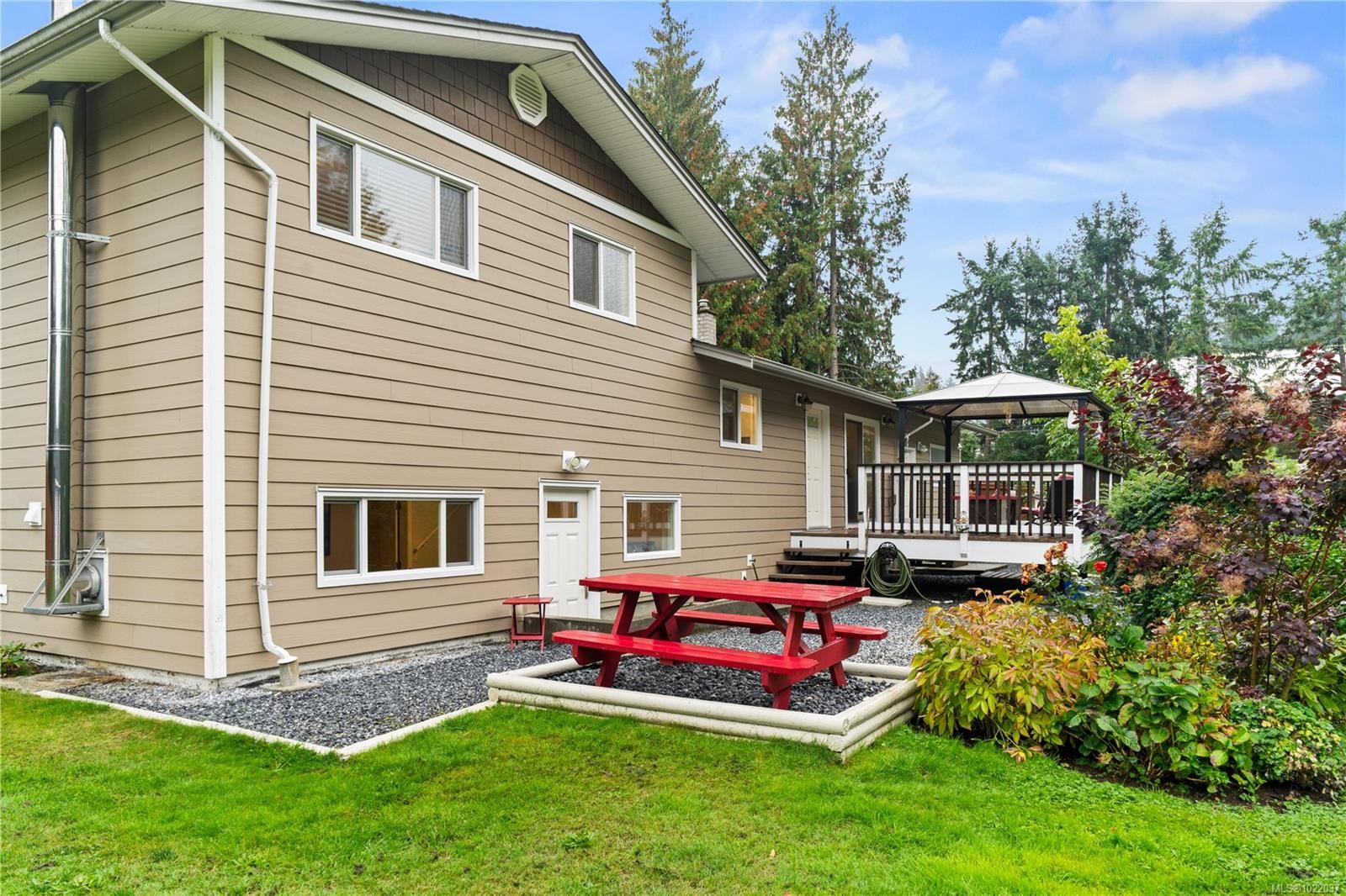 7554 Superior Rd, Lantzville, BC