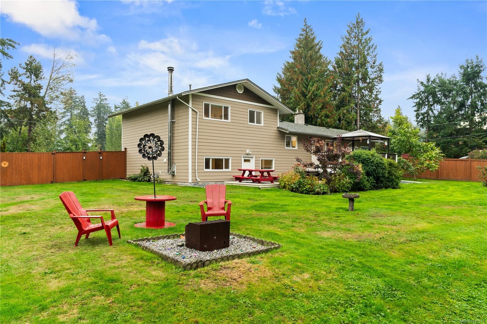 7554 Superior Rd, Lantzville, BC