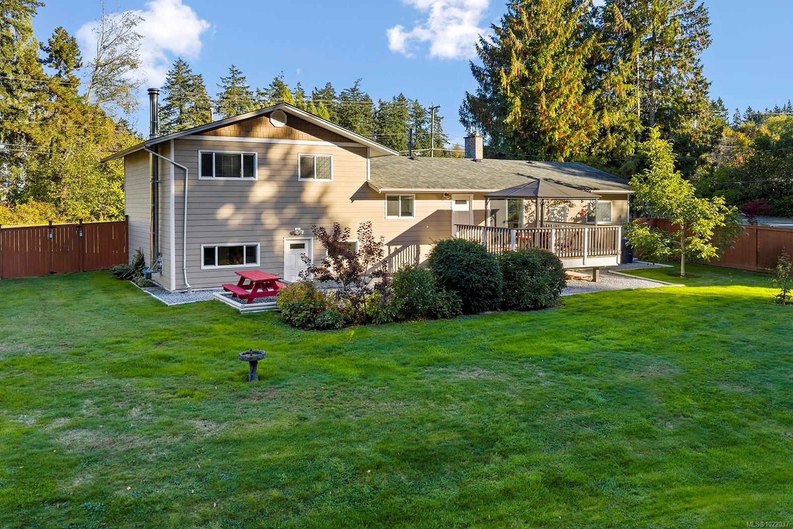 7554 Superior Rd, Lantzville, BC