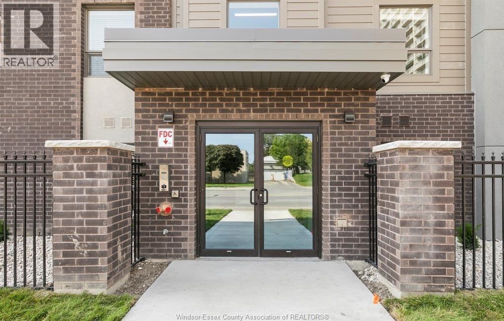 955 Ouellette Avenue Unit# 205, Windsor, ON - Outdoor With Exterior