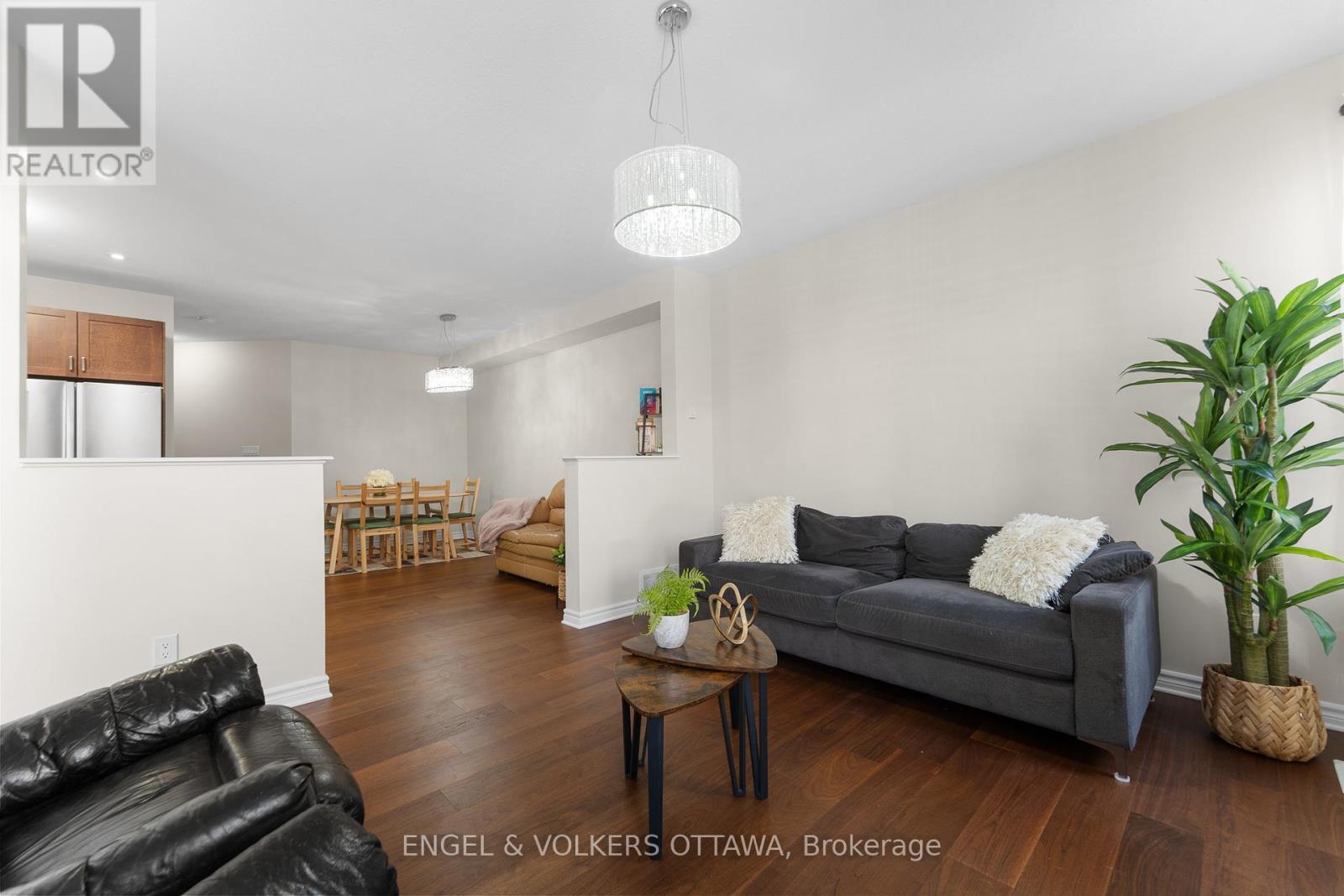 622 Moorpark Avenue, Ottawa, ON - Indoor Photo Showing Living Room