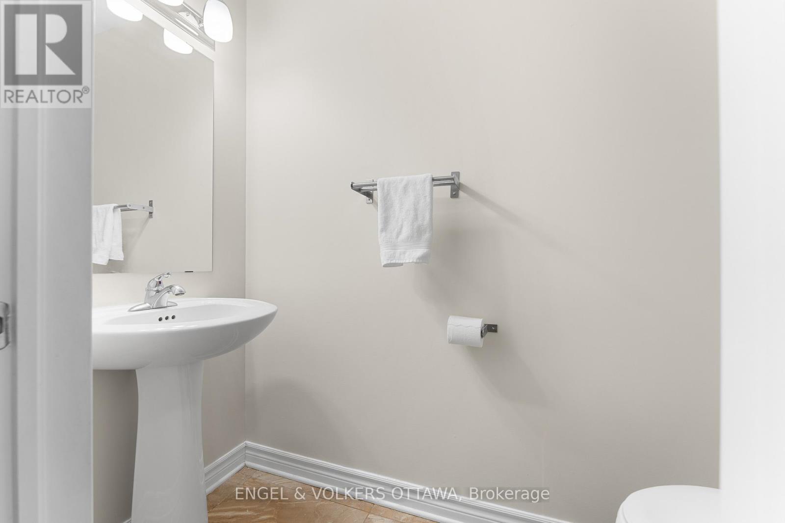 622 Moorpark Avenue, Ottawa, ON - Indoor Photo Showing Bathroom