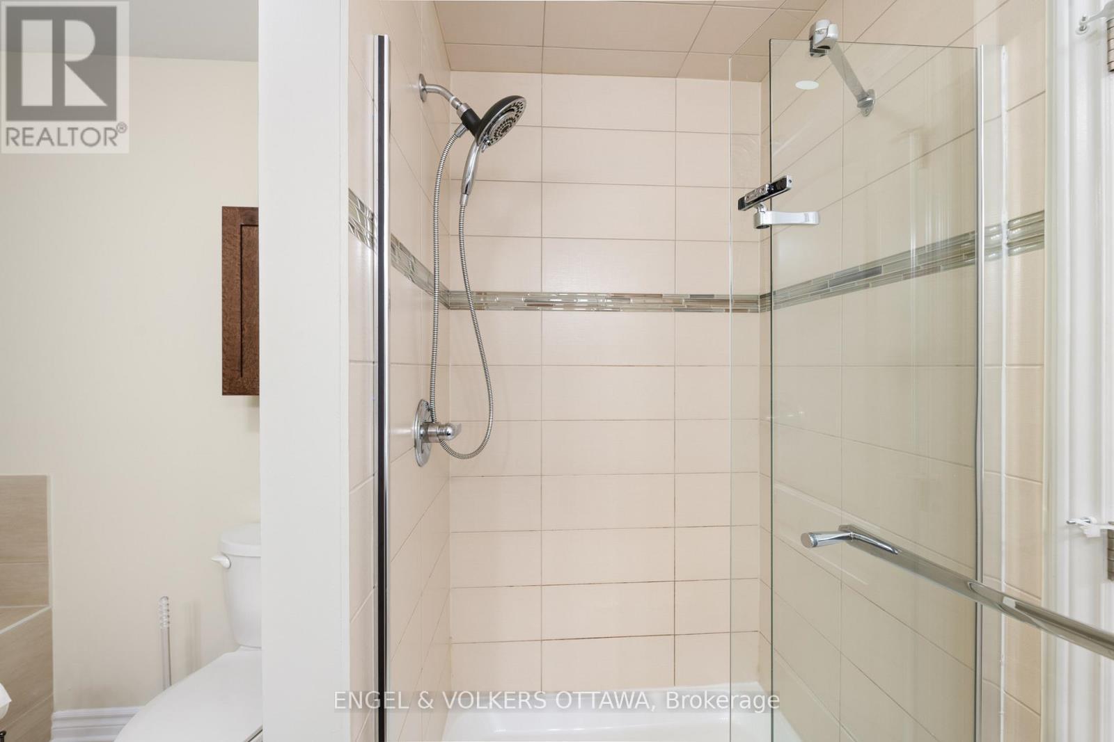 622 Moorpark Avenue, Ottawa, ON - Indoor Photo Showing Bathroom