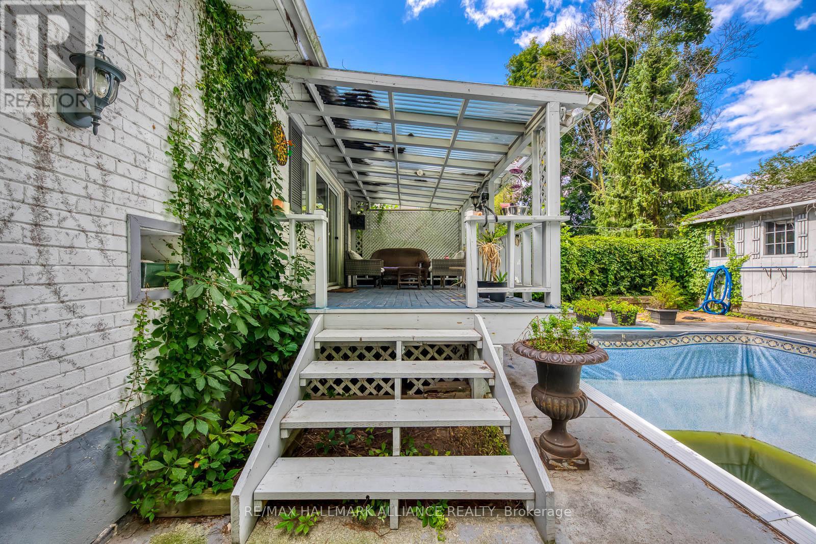 463 Drummond Road, Oakville (Mo Morrison), ON - Outdoor With In Ground Pool