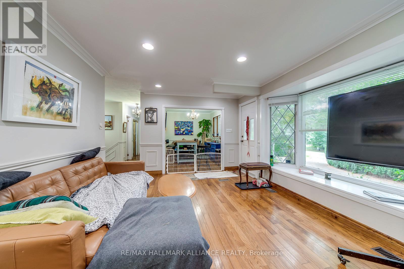 463 Drummond Road, Oakville (Mo Morrison), ON - Indoor Photo Showing Living Room