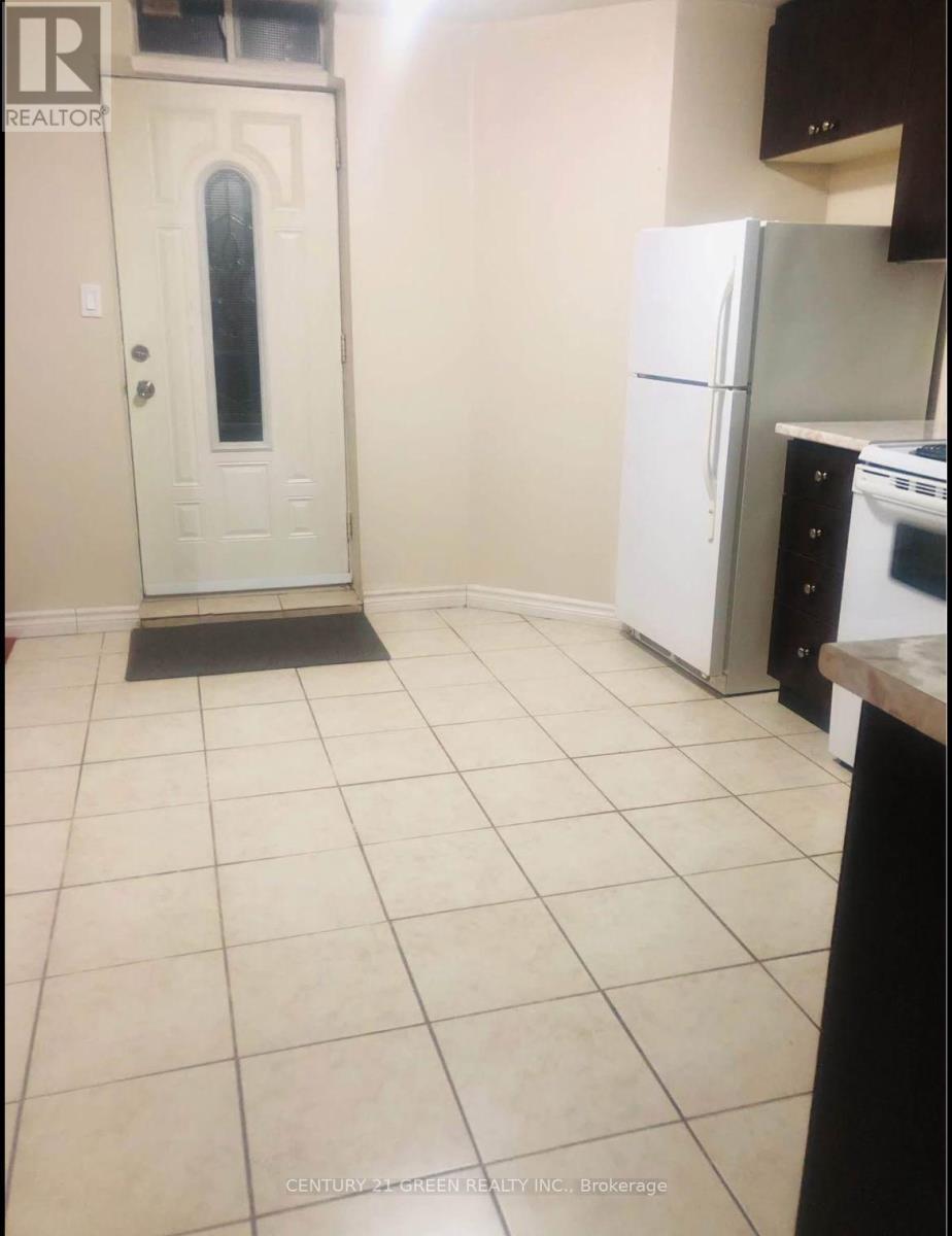 Bsmt - 5623 Whitehorn Avenue, Mississauga, ON - Indoor Photo Showing Kitchen