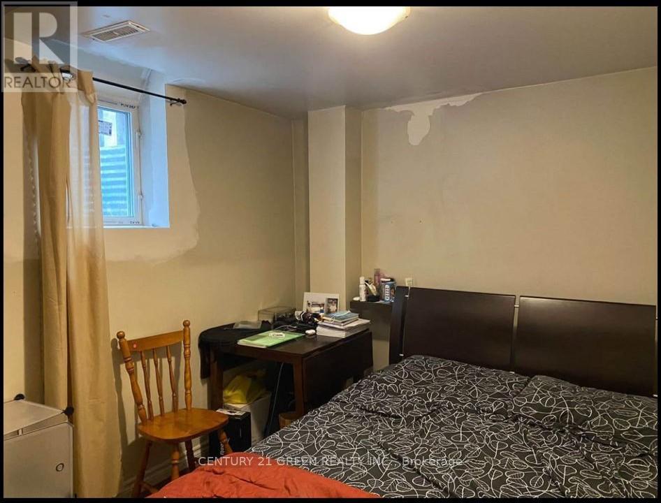 Bsmt - 5623 Whitehorn Avenue, Mississauga, ON - Indoor Photo Showing Bedroom