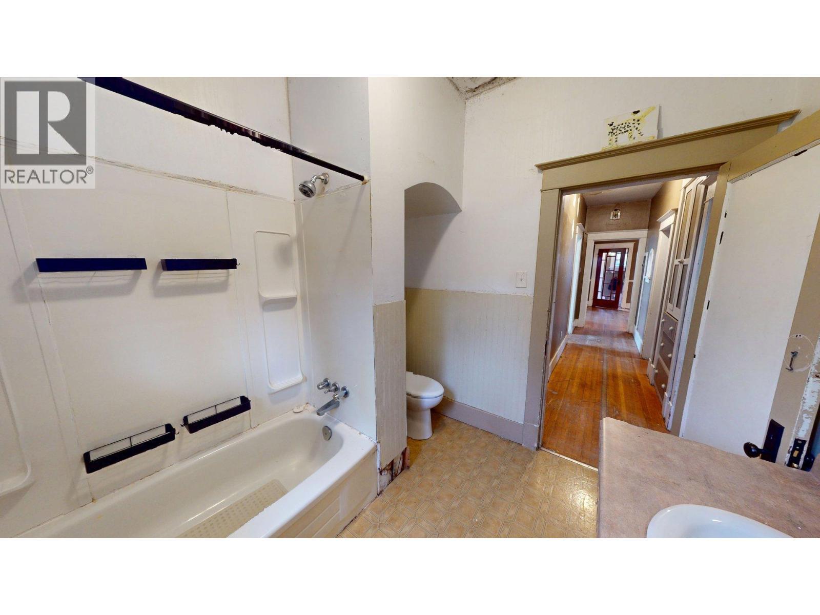 167 Old Rossland Avenue, Trail, BC - Indoor Photo Showing Bathroom